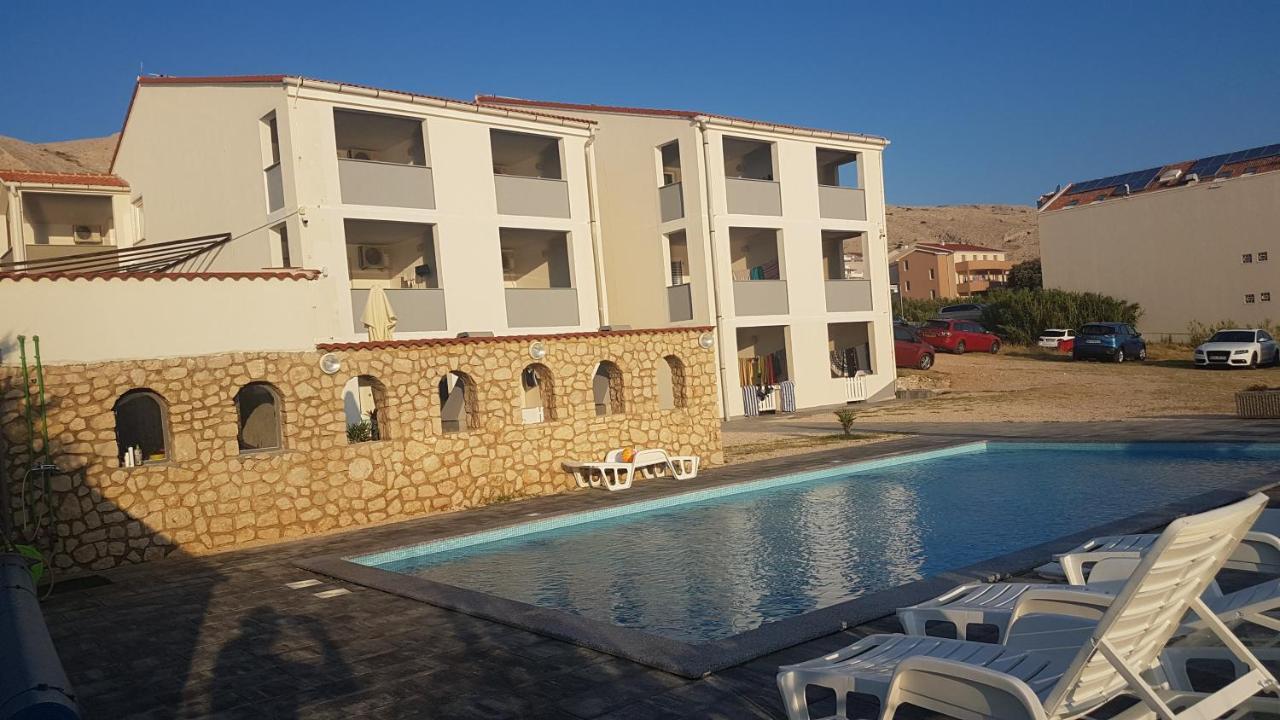Apartments Mia Pag باغ المظهر الخارجي الصورة