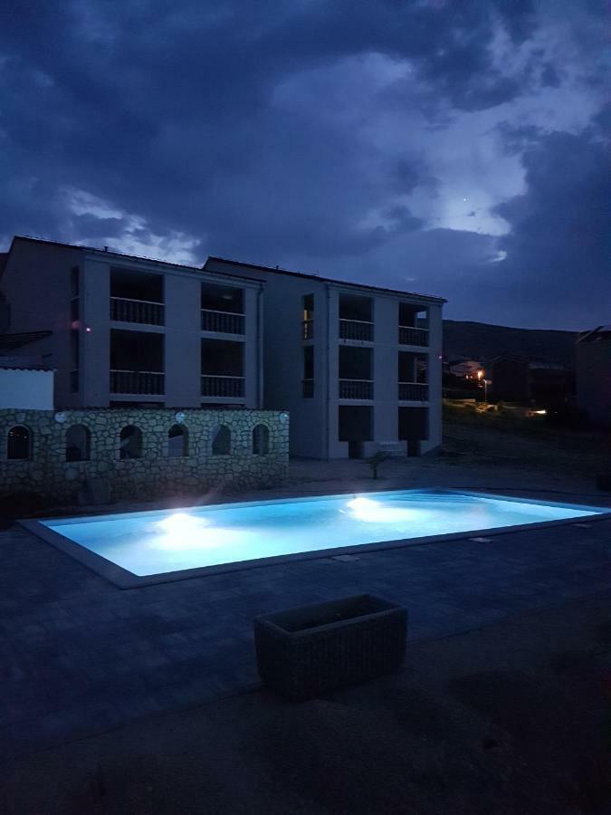 Apartments Mia Pag باغ المظهر الخارجي الصورة